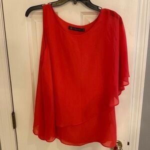 Great looking Outback Red Top size M​